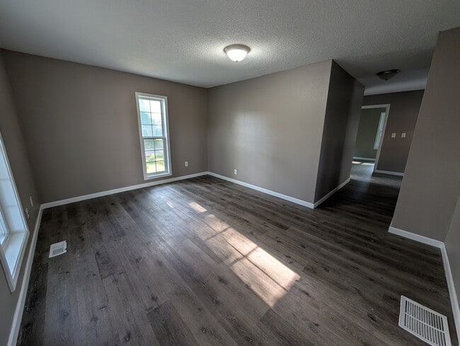 Building Photo - 1700 NW Polk St Rental
