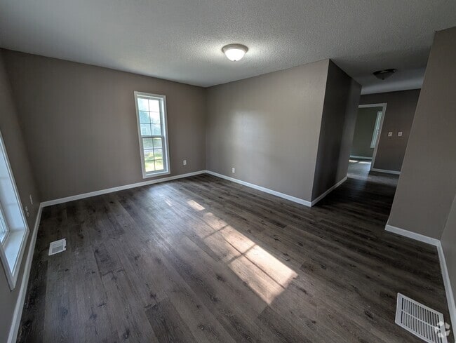 Building Photo - 1700 NW Polk St Rental