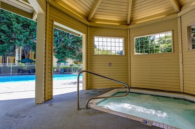 Commons at Avalon Park Apartments