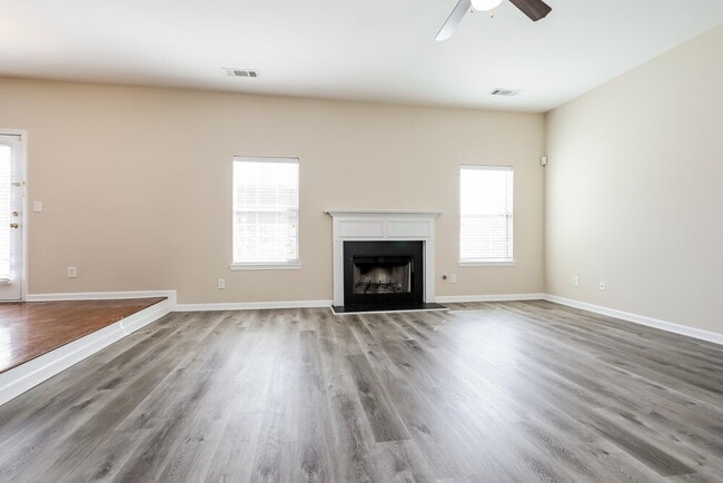 Photo - 3752 Sunbridge Dr SW