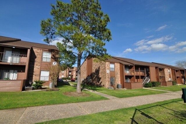 Building Photo - 904 University Oaks Blvd Unit 145