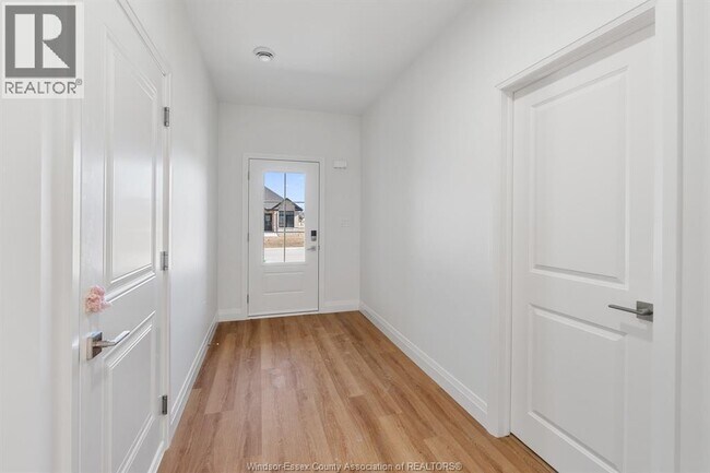 Photo - 715 Elliot Pt Rd