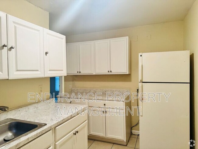 Building Photo - 1125 W 28th St Unit C BACK DUPLEX Apt #1 FRONT