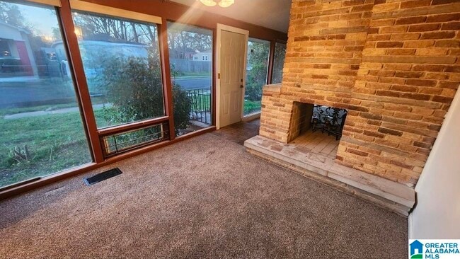 Photo - 1319 Court R