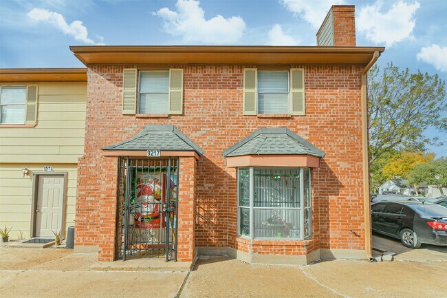 9217 Carousel Ln