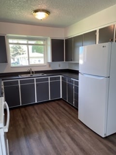Kitchen - 2523 W Central Ave Unit 2525
