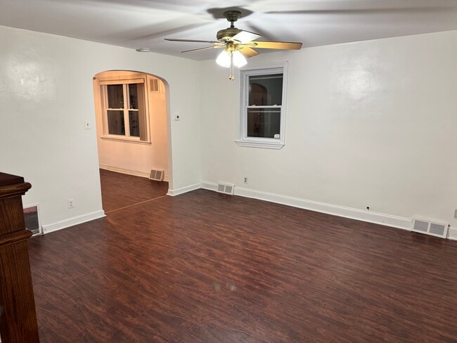 Photo - 1131 Fanshawe St Unit Upstairs