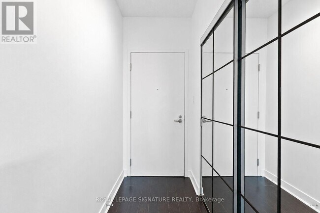 1171 Queen St W Unit 904