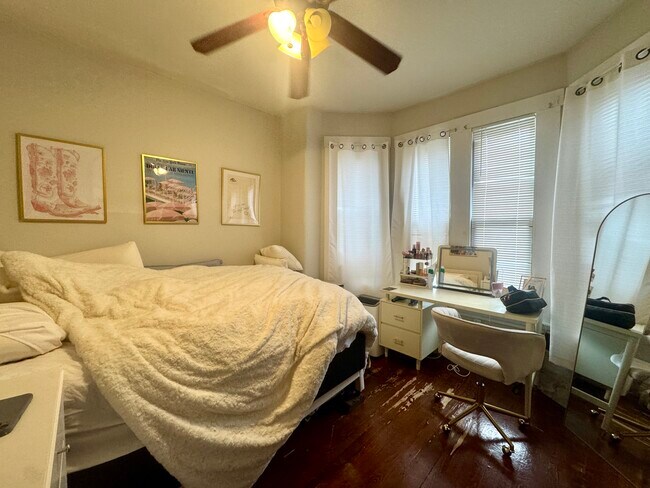 Photo - 717 Parker St Unit 1