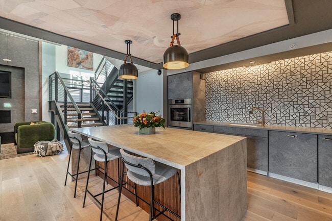 Photo - 17 Exeter St Unidad 811B