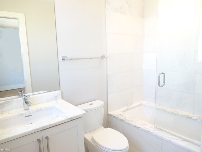 Photo - 2 br, 2.5 bath Condo - 643 Lamont Street N...