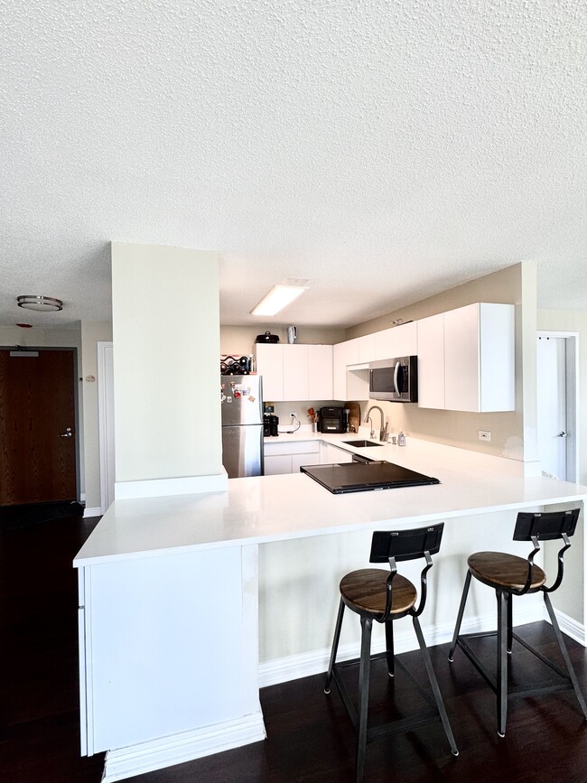 Kitchen - 2 E Erie St Unit 1908