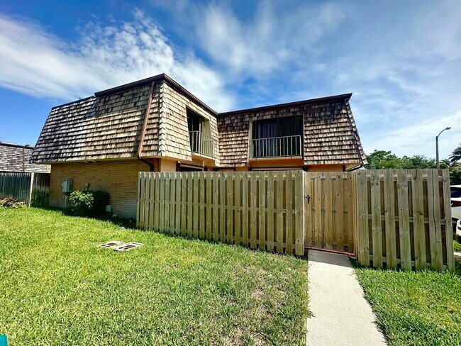 Photo - 82 Lake Arbor Dr Townhome