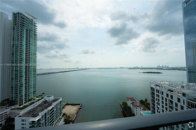 Building Photo - 460 NE 28th St Unit 2605 Rental