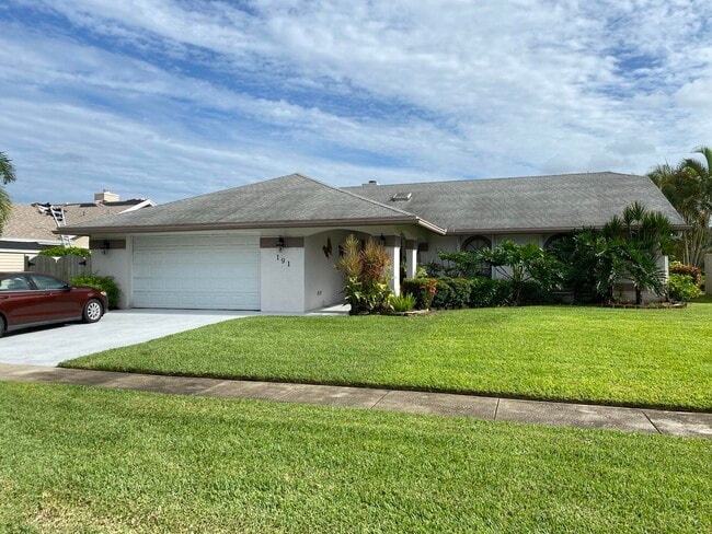 Photo - 191 Parkwood Dr S