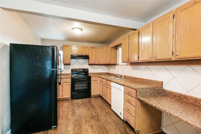 Photo - 1105 Locust Dr