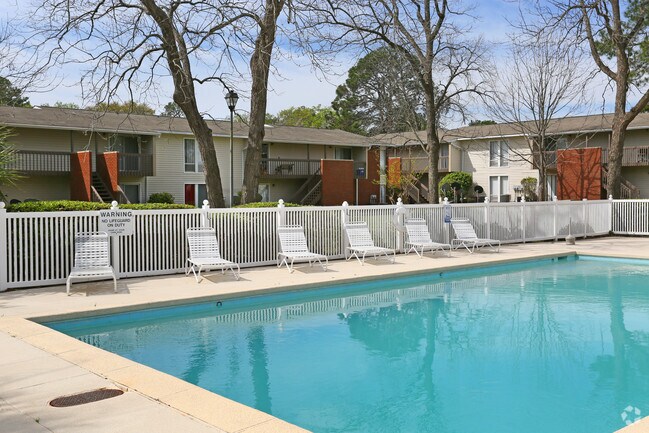 Photo - Castlewood Apartments