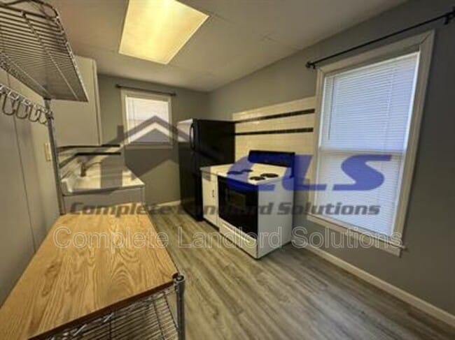 Photo - 1526 Woodley Ave