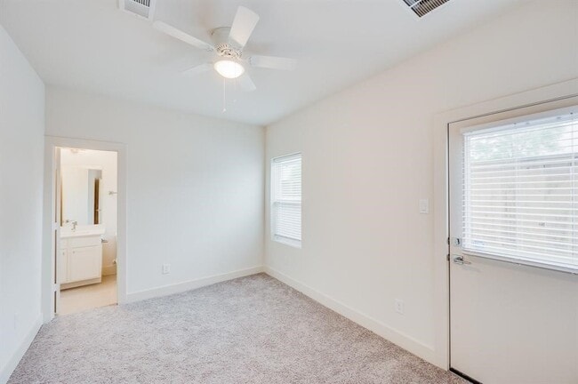 Photo - 2102 Live Oak St