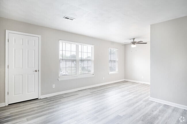2BR, 1.5BA - 930SF - Living Room
