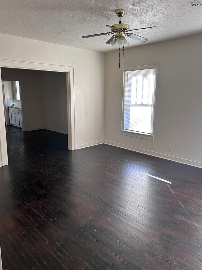 Photo - 1643 Pearl Ave