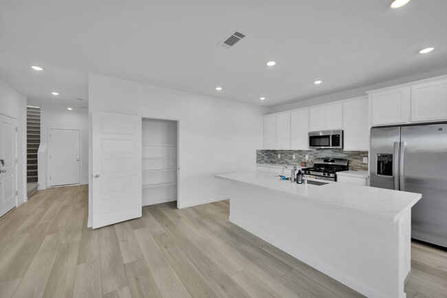 Photo - 4000 Richmar Butte Ave