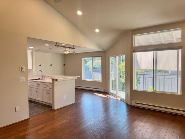 Photo - Move-in Special…..Four Weeks Free!!! Unit 5