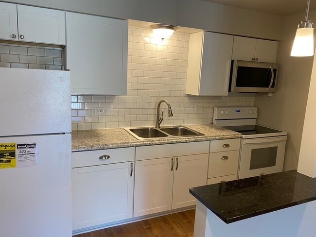 Building Photo - 121 S Washington St Unit 7