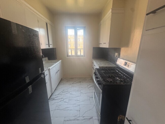 Photo - 1409 Metropolitan Ave