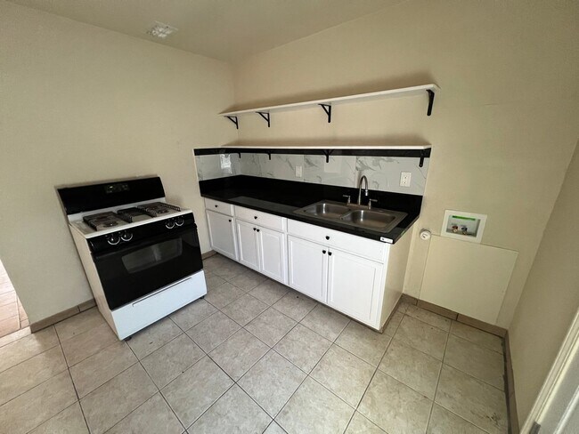 Photo - 540 Cardenas Dr SE Unit C