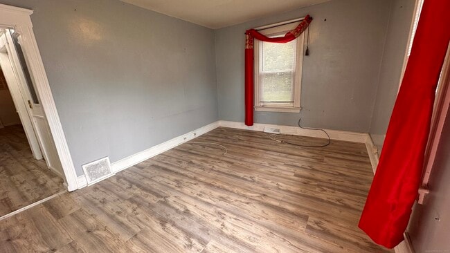 Photo - 40 Dewey St