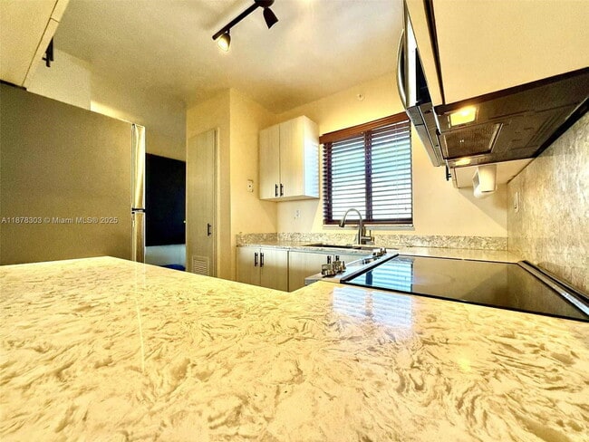 Photo - 1700 NW N River Dr Unidad 908