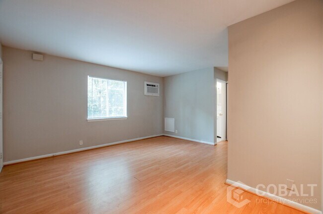 905 Greenwood Ave NE Unit 2