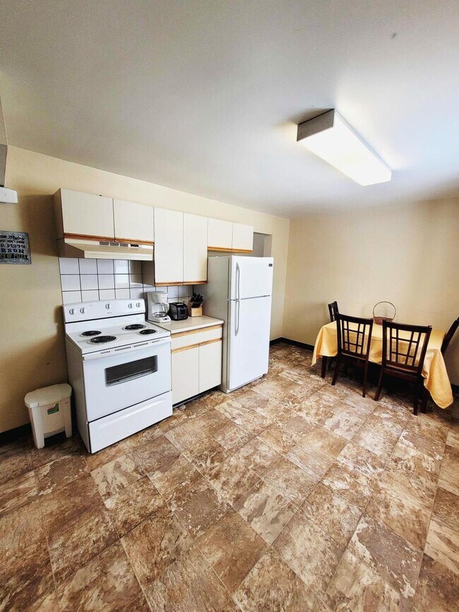 Photo - 2 bedroom in Kitimat BC V8C 1W4