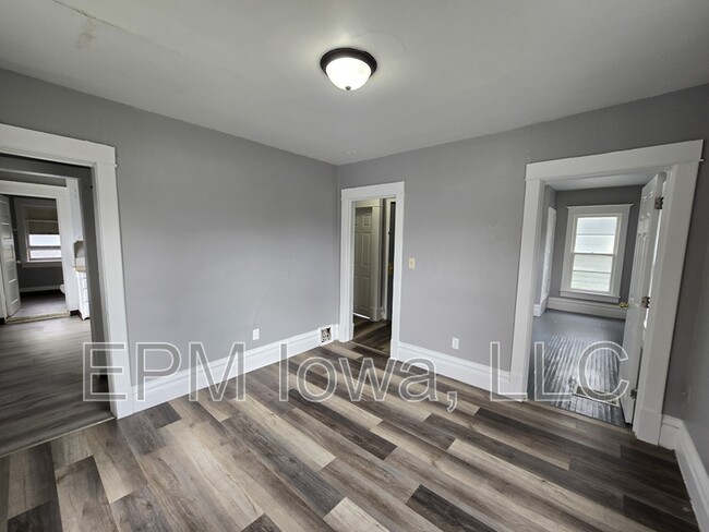 Photo - 914 W 2nd St Casa