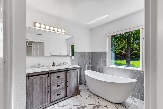 Photo - 9 St Andrews Ct