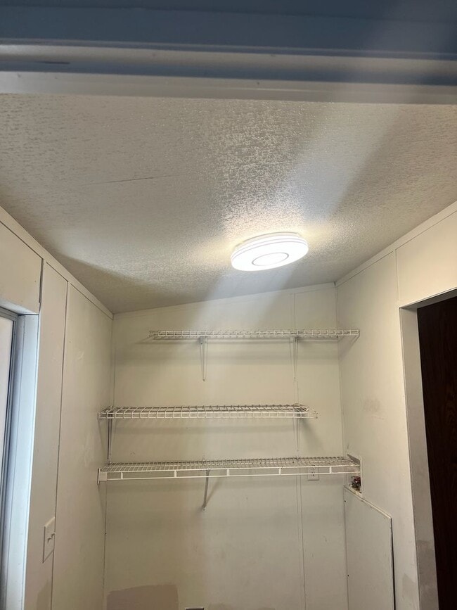 Building Photo - 1625 S 5th St