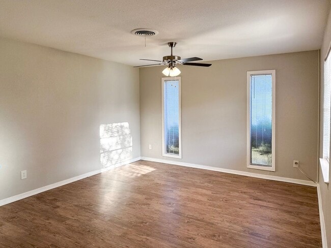 Photo - 4 Bedroom / 2 Bath / 2 Car Garage