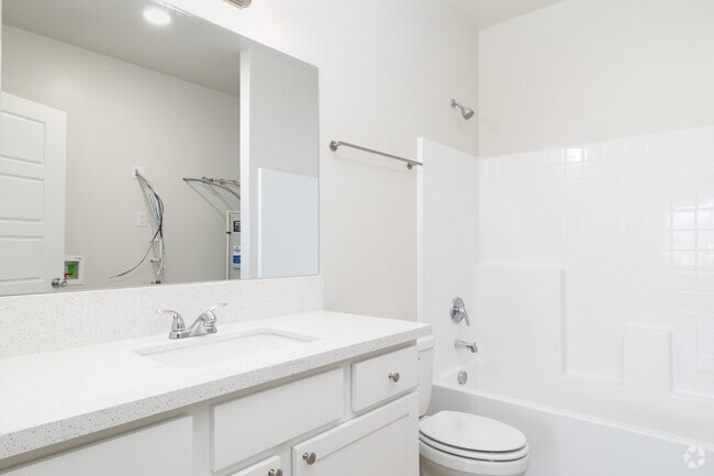 2BR, 1BA.- 980SF - Bathroom