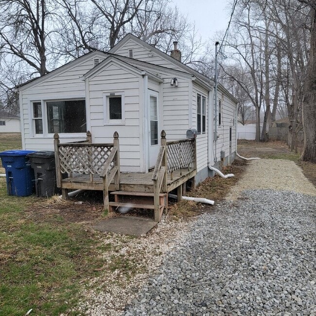 Building Photo - 1211 Lewis Ave