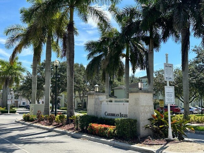 Building Photo - 372 NE 26th Pl Unit 206