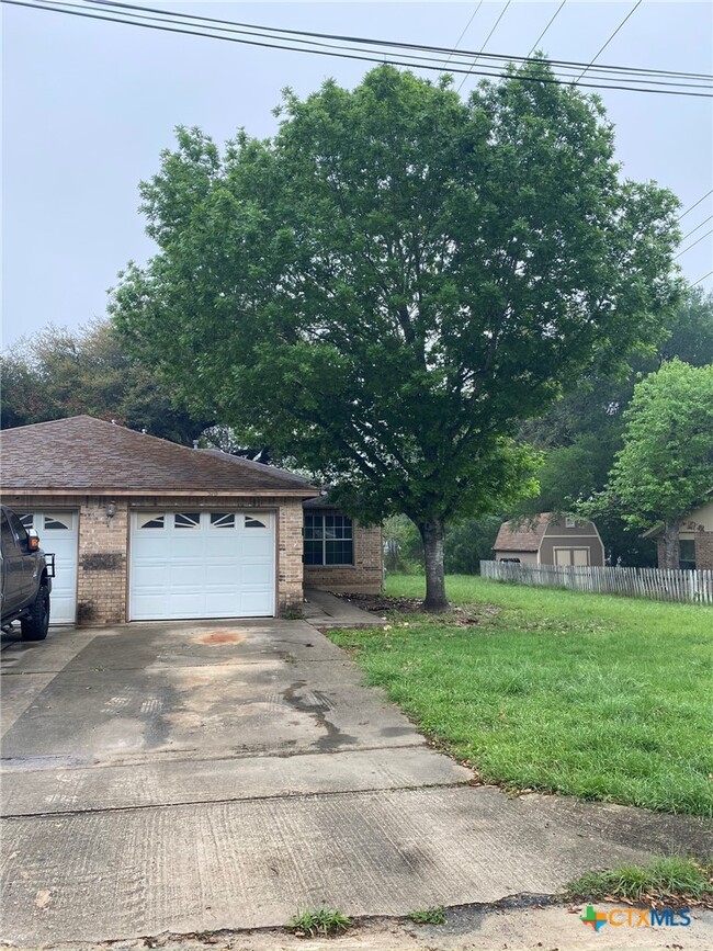 Photo - 570 Beverly Ln