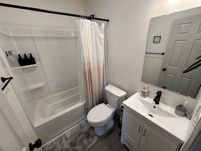 Photo - 704 N Duluth Ave