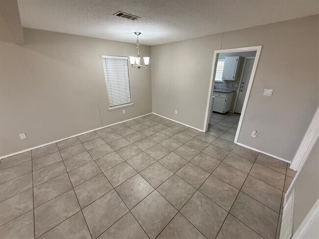 Photo - 107 Owen Cir