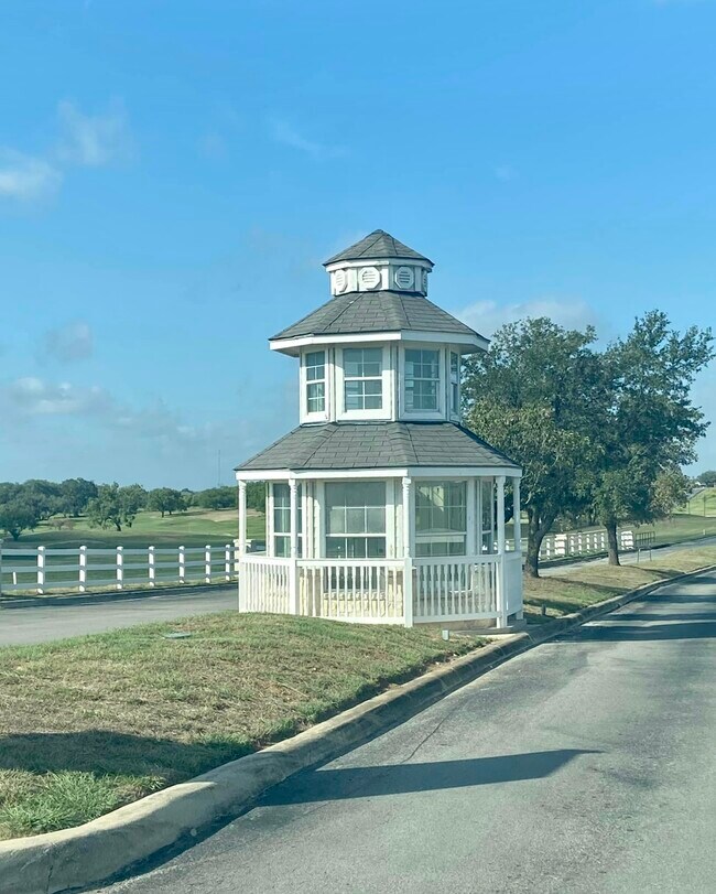 Photo - 425 Middle Green Loop