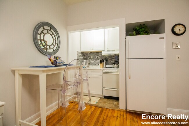 Photo - 1253 Beacon St Unit A3