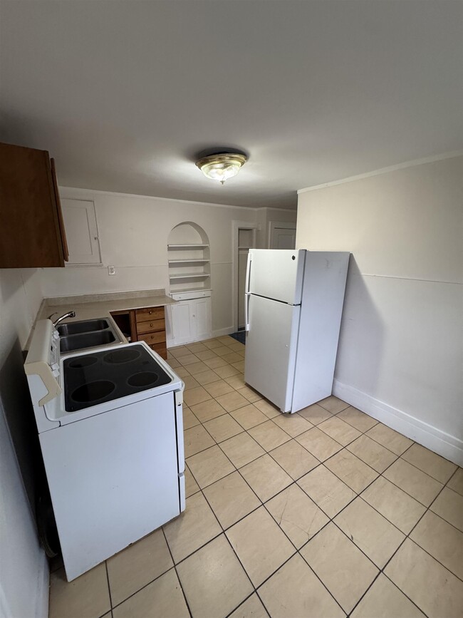 Building Photo - 55 Haig St Unit 4