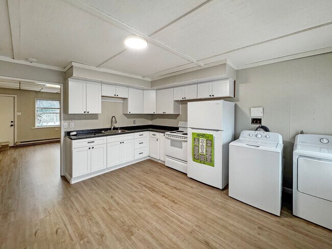 Building Photo - 754-758 Naylor Ave Unit 756