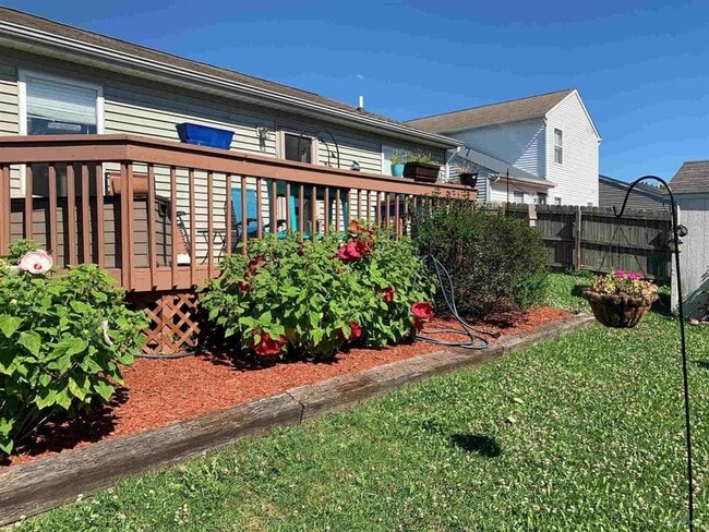 Photo - South side 3 Bedroom, 2 Bath Home, w/ 2 car attached garage