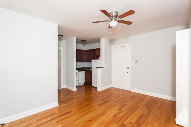 Building Photo - 837 W Wolfram St Rental